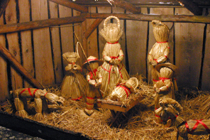 6025 WEIHNACHTSKRIPPE MIT STROHFIGUREN