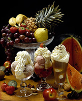 Eisbecher mit Früchte